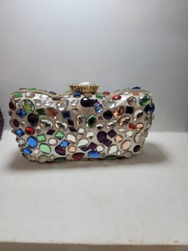 Pochette sertie de cristaux multicolores