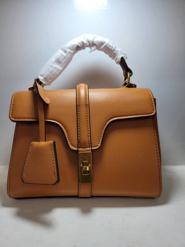 Sac à main rigide en cuir grainé – Camel