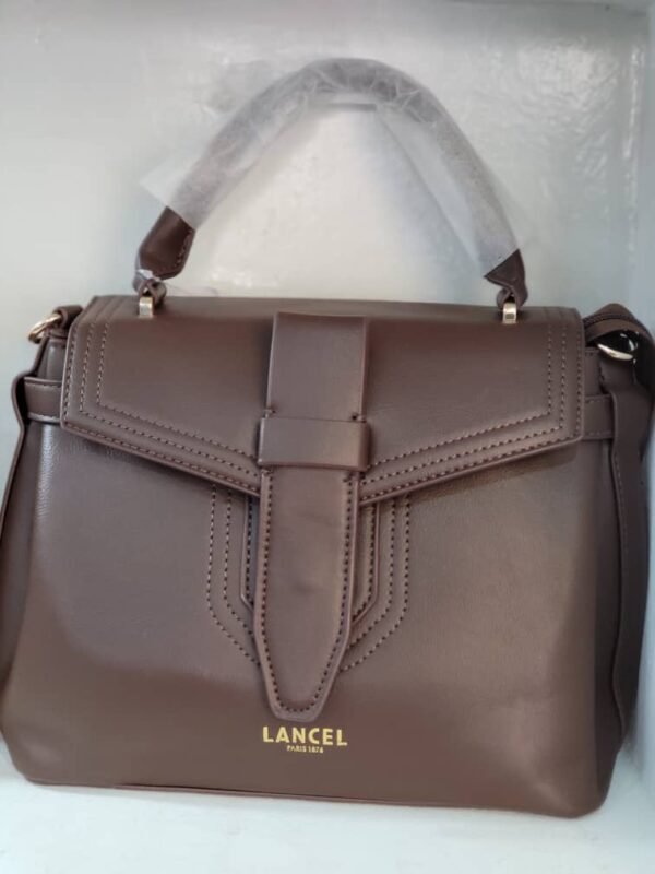 Sac à main structuré à rabat enveloppe