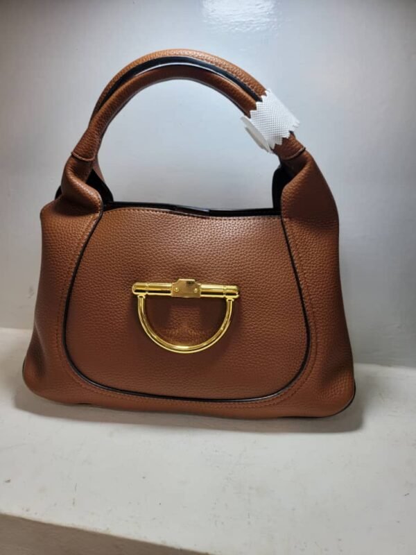 Sac a main souple à fermoir étrier – Terre