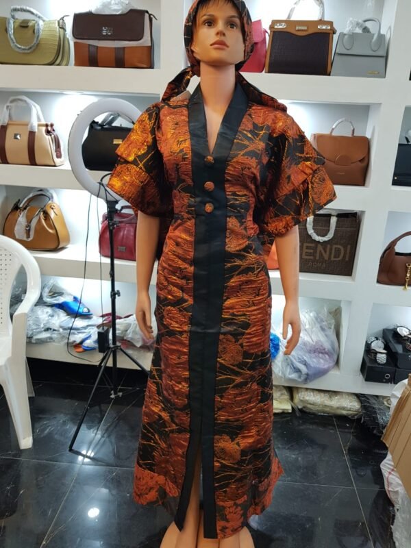 Robe Longue Imprimée avec Col Noir