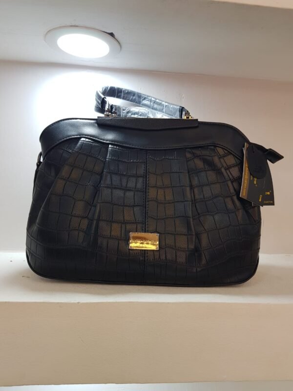 Sac à main noir effet crocodile